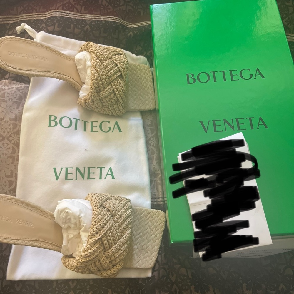 Bottega Veneta
Lido 90 Woven Raffia Sandals